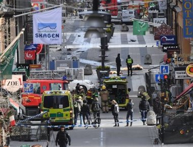 Η επόμενη μέρα της τρομοκρατικής επίθεσης στη Στοκχόλμη: Έρημη πόλη και φόβος παντού